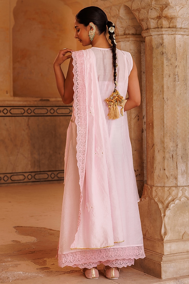 Pink Chanderi Aari Embroidered Kurta Set by Bannhi by Priyanka Rathore at Pernia's Pop Up Shop