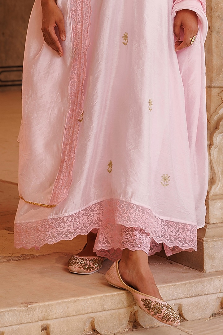 Pink Chanderi Aari Embroidered Kurta Set by Bannhi by Priyanka Rathore at Pernia's Pop Up Shop