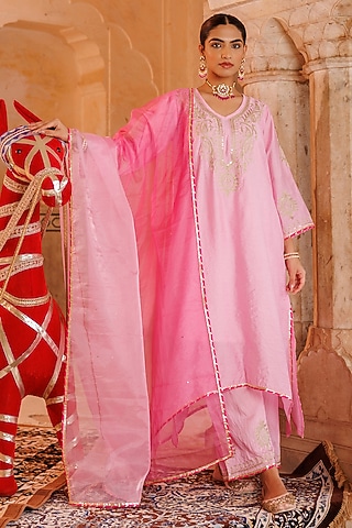 Pink Chanderi Aari Embroidered Kurta Set by Bannhi by Priyanka Rathore