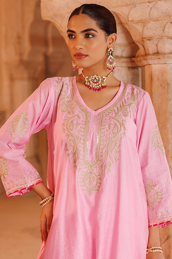 Pink Chanderi Aari Embroidered Kurta Set by Bannhi by Priyanka Rathore at Pernia's Pop Up Shop
