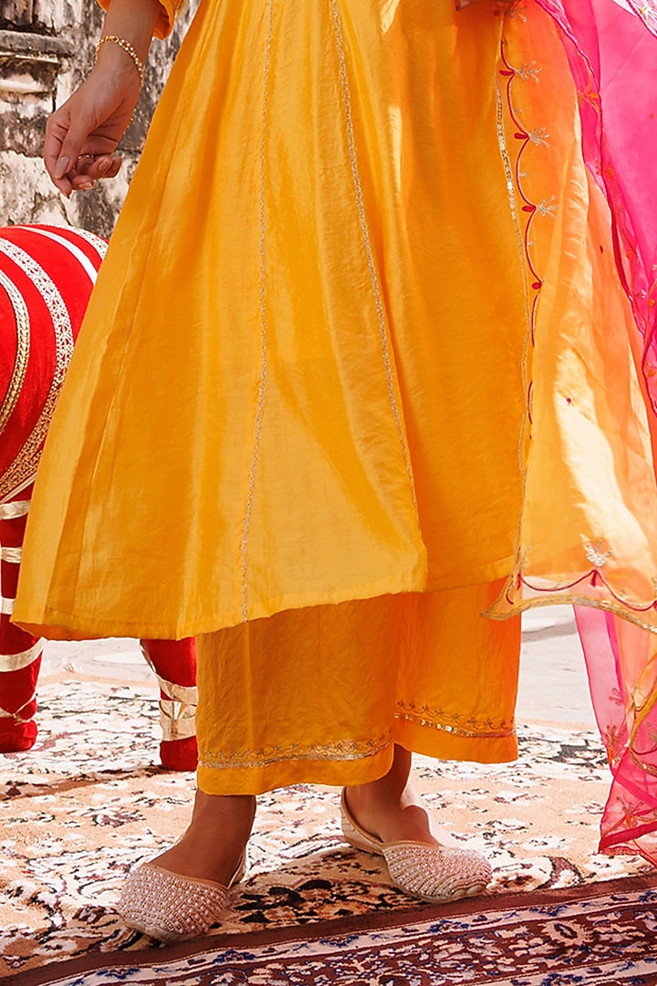 Bright Yellow Chanderi Aari Embroidered Kurta Set by Bannhi by Priyanka Rathore at Pernia's Pop Up Shop