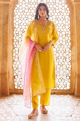 Yellow Uppada Silk Hand Embroidered Kurta Set by Bannhi by Priyanka Rathore