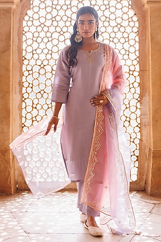 Lilac Uppada Silk Hand Embroidered Kurta Set by Bannhi by Priyanka Rathore