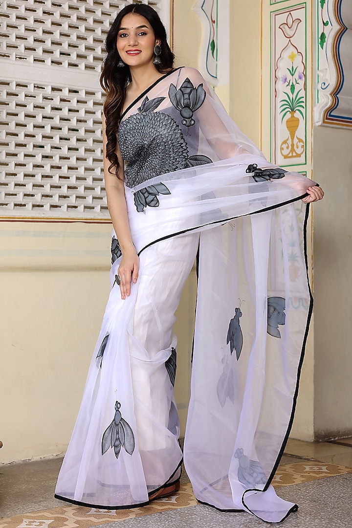 White Organza Hand Painted Party Wear Saree by Bannhi by Priyanka Rathore at Pernia's Pop Up Shop