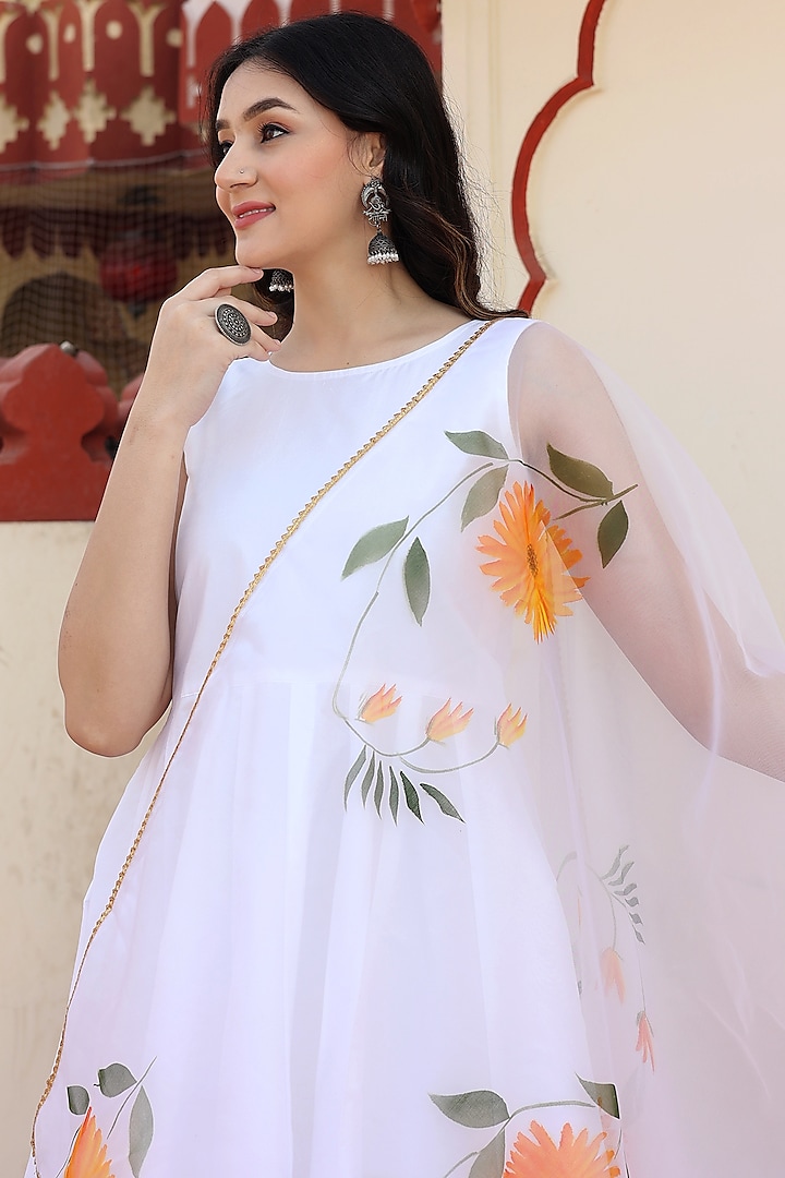 White Taffeta Silk Party Wear Anarkali Set by Bannhi by Priyanka Rathore at Pernia's Pop Up Shop
