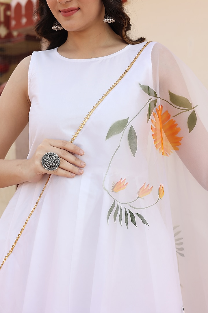 White Taffeta Silk Party Wear Anarkali Set by Bannhi by Priyanka Rathore at Pernia's Pop Up Shop