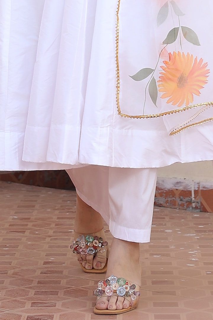 White Taffeta Silk Party Wear Anarkali Set by Bannhi by Priyanka Rathore at Pernia's Pop Up Shop