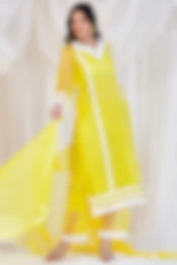 Yellow Organza Kurta Set by Bannhi at Pernia's Pop Up Shop