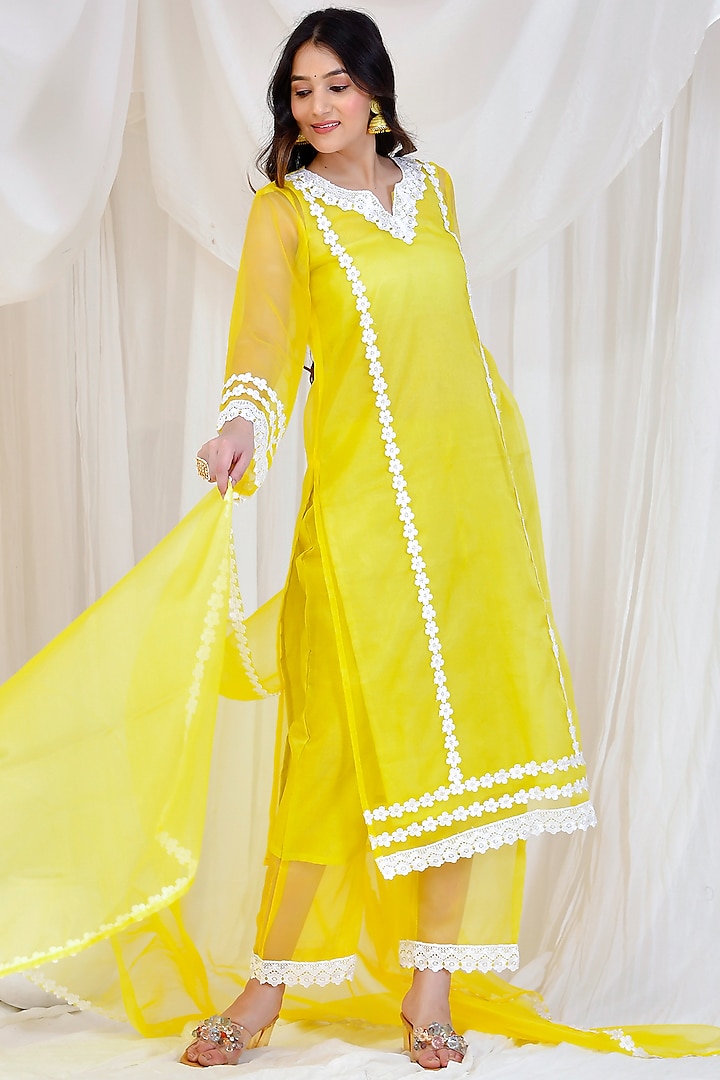 Yellow Organza Kurta Set by Bannhi at Pernia's Pop Up Shop