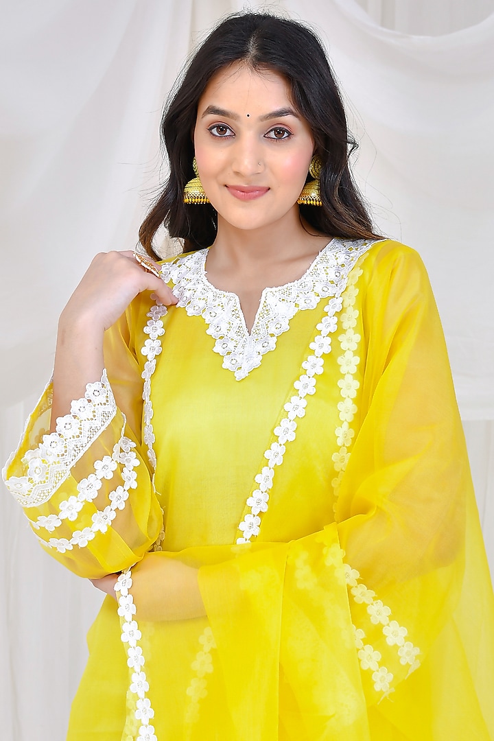 Yellow Organza Kurta Set by Bannhi by Priyanka Rathore at Pernia's Pop Up Shop