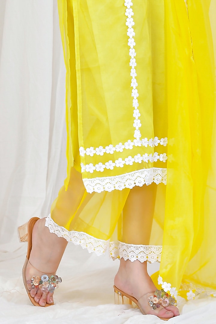 Yellow Organza Kurta Set by Bannhi by Priyanka Rathore at Pernia's Pop Up Shop