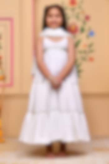 White Cotton Gota Lace Embellished Anarkali Set For Girls by Bannhi by Priyanka Rathore - kids at Pernia's Pop Up Shop