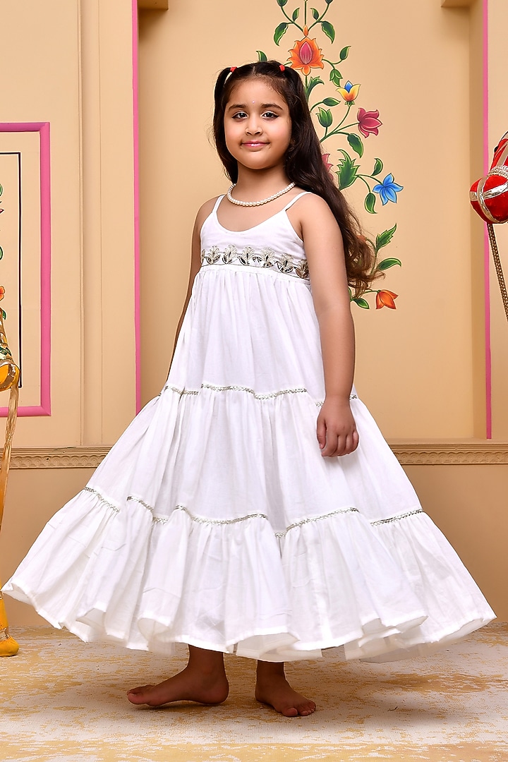 White Cotton Gota Lace Embellished Anarkali Set For Girls by Bannhi by Priyanka Rathore - kids at Pernia's Pop Up Shop