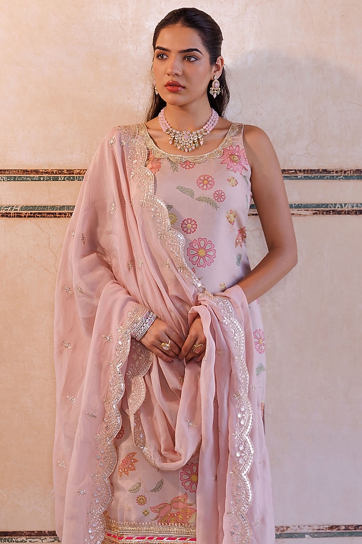 Pastel Pink Tissue Floral Printed & Lace Embellished Kurta Set by Bannhi by Priyanka Rathore at Pernia's Pop Up Shop