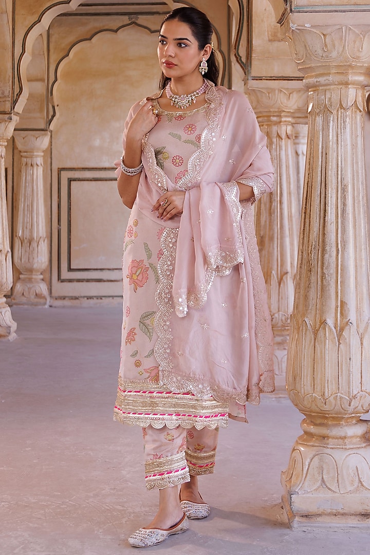 Pastel Pink Tissue Floral Printed & Lace Embellished Kurta Set by Bannhi by Priyanka Rathore at Pernia's Pop Up Shop