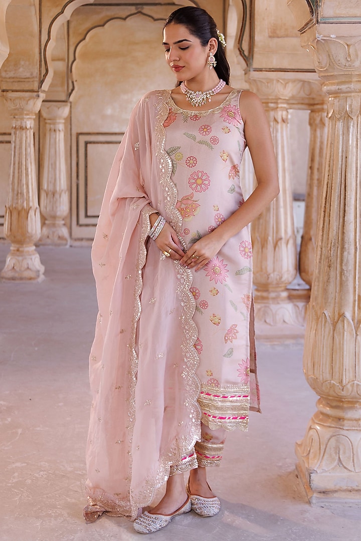 Pastel Pink Tissue Floral Printed & Lace Embellished Kurta Set by Bannhi by Priyanka Rathore at Pernia's Pop Up Shop