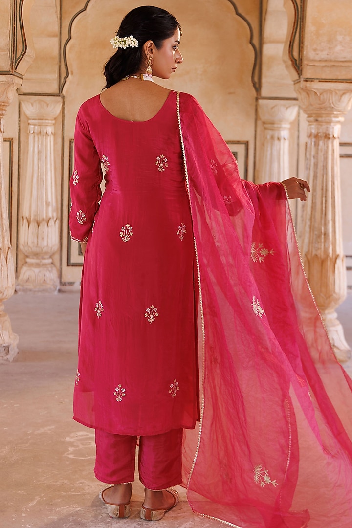 Deep Pink Silk Hand Embroidered Kurta Set by Bannhi by Priyanka Rathore at Pernia's Pop Up Shop