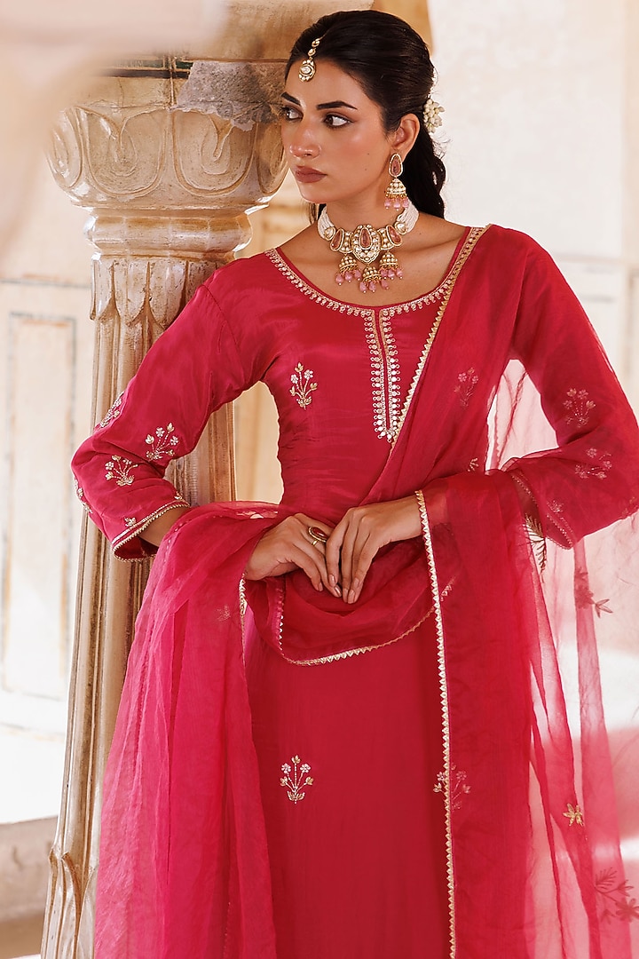 Deep Pink Silk Hand Embroidered Kurta Set by Bannhi by Priyanka Rathore at Pernia's Pop Up Shop