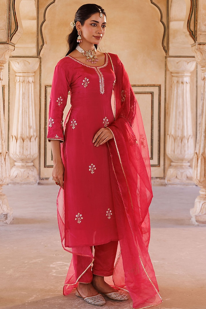 Deep Pink Silk Hand Embroidered Kurta Set by Bannhi by Priyanka Rathore at Pernia's Pop Up Shop