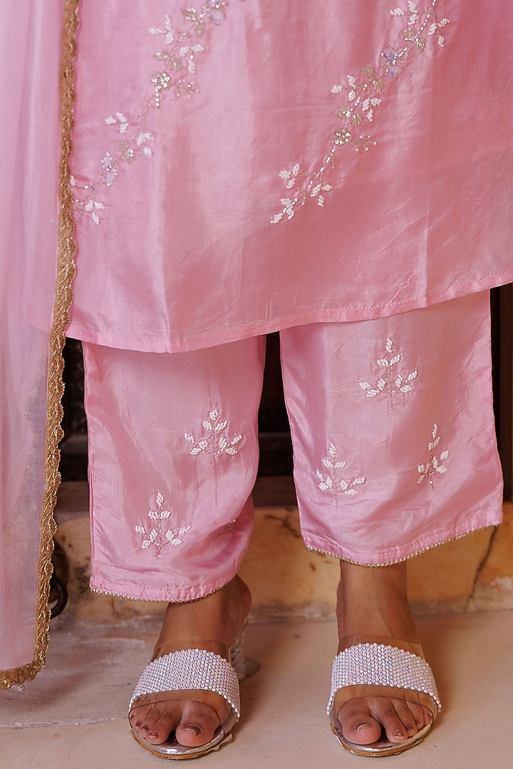 Pink Silk Cutdana Hand Embroidered Kurta Set by Bannhi by Priyanka Rathore at Pernia's Pop Up Shop