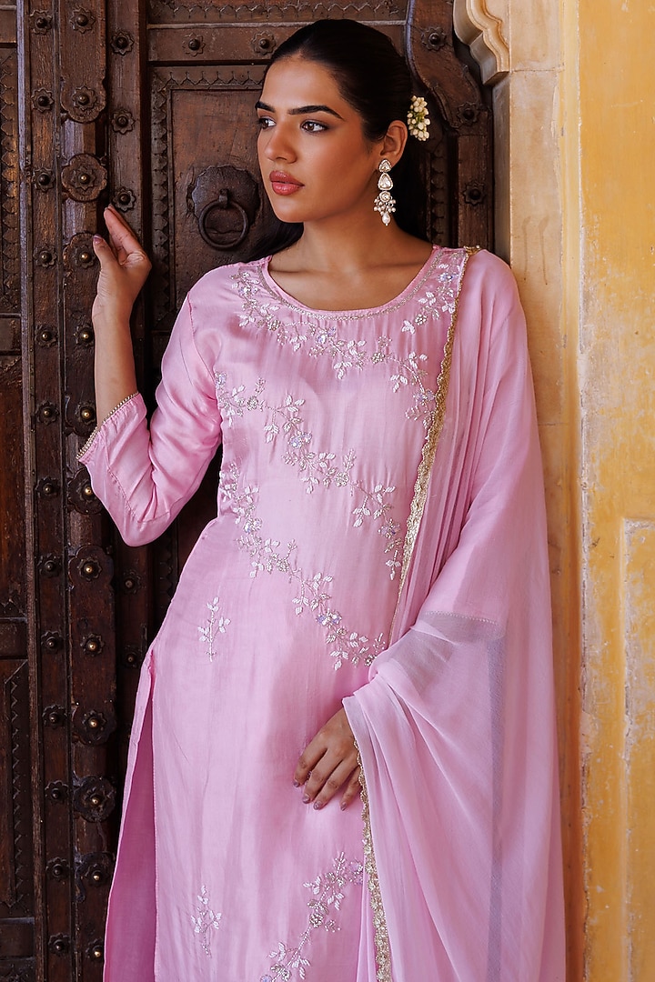 Pink Silk Cutdana Hand Embroidered Kurta Set by Bannhi by Priyanka Rathore at Pernia's Pop Up Shop