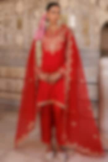 Red Silk Aari Embroidered Short Kurta Set by Bannhi by Priyanka Rathore at Pernia's Pop Up Shop