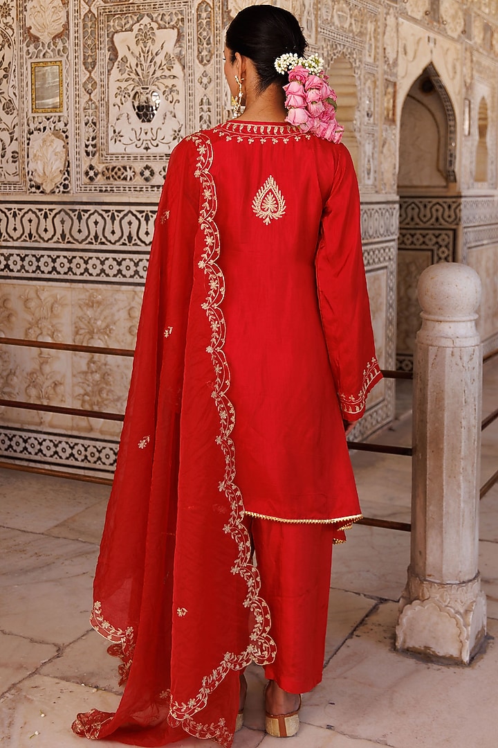 Red Silk Aari Embroidered Short Kurta Set by Bannhi by Priyanka Rathore at Pernia's Pop Up Shop