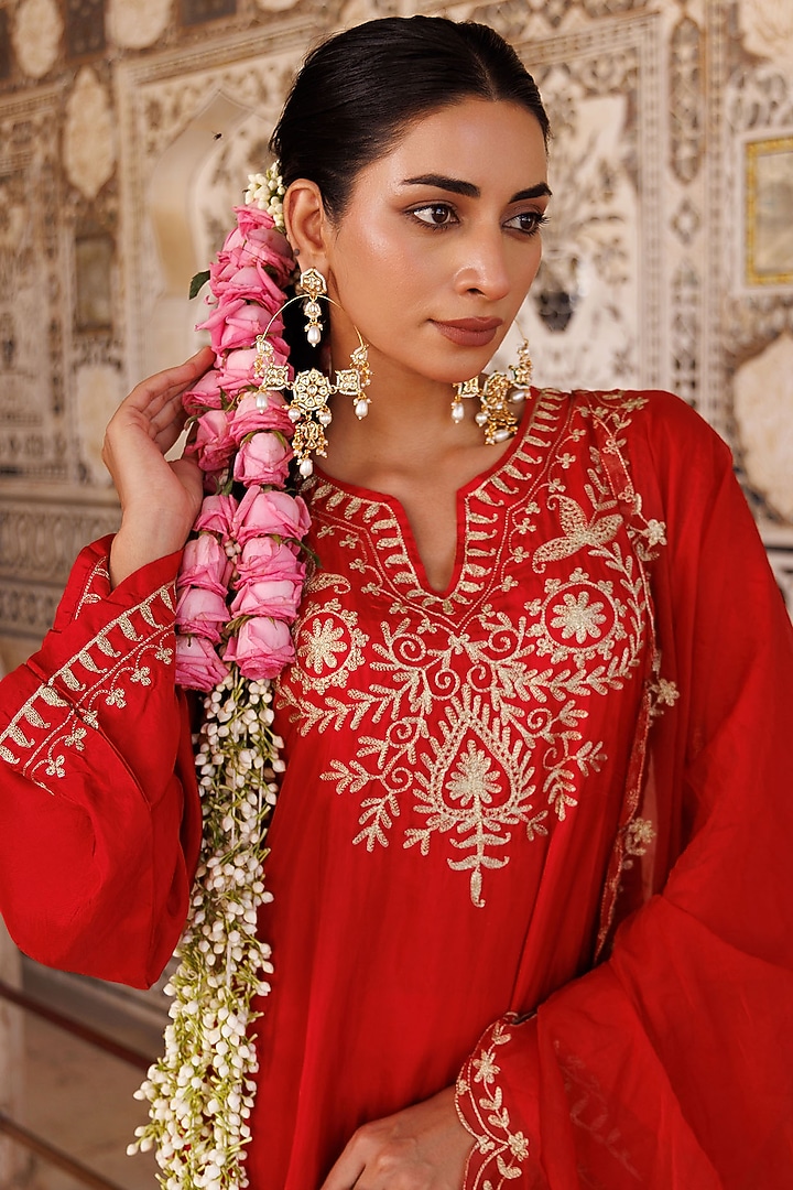 Red Silk Aari Embroidered Short Kurta Set by Bannhi by Priyanka Rathore at Pernia's Pop Up Shop