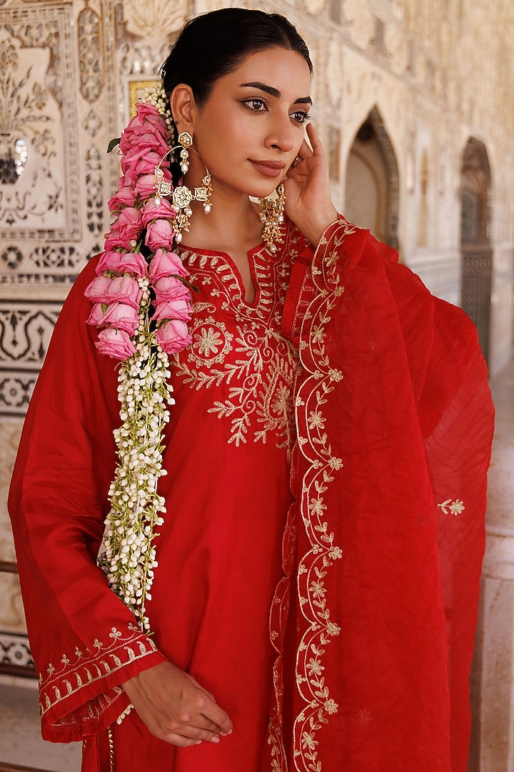 Red Silk Aari Embroidered Short Kurta Set by Bannhi by Priyanka Rathore at Pernia's Pop Up Shop
