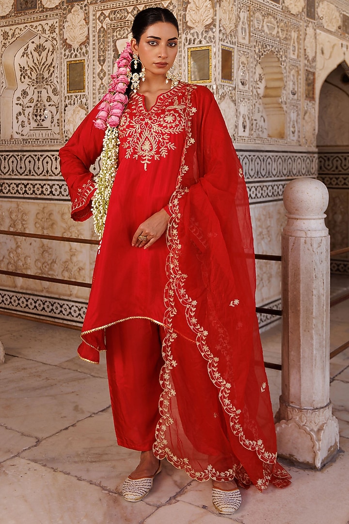 Red Silk Aari Embroidered Short Kurta Set by Bannhi by Priyanka Rathore at Pernia's Pop Up Shop
