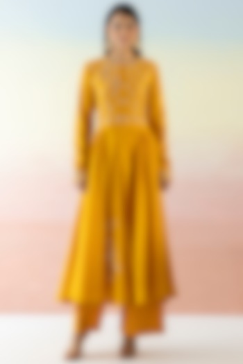 Mustard Embroidered Kurta by Basanti - Kapde aur Koffee at Pernia's Pop Up Shop