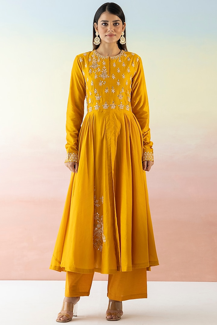 Mustard Embroidered Kurta by Basanti - Kapde aur Koffee at Pernia's Pop Up Shop