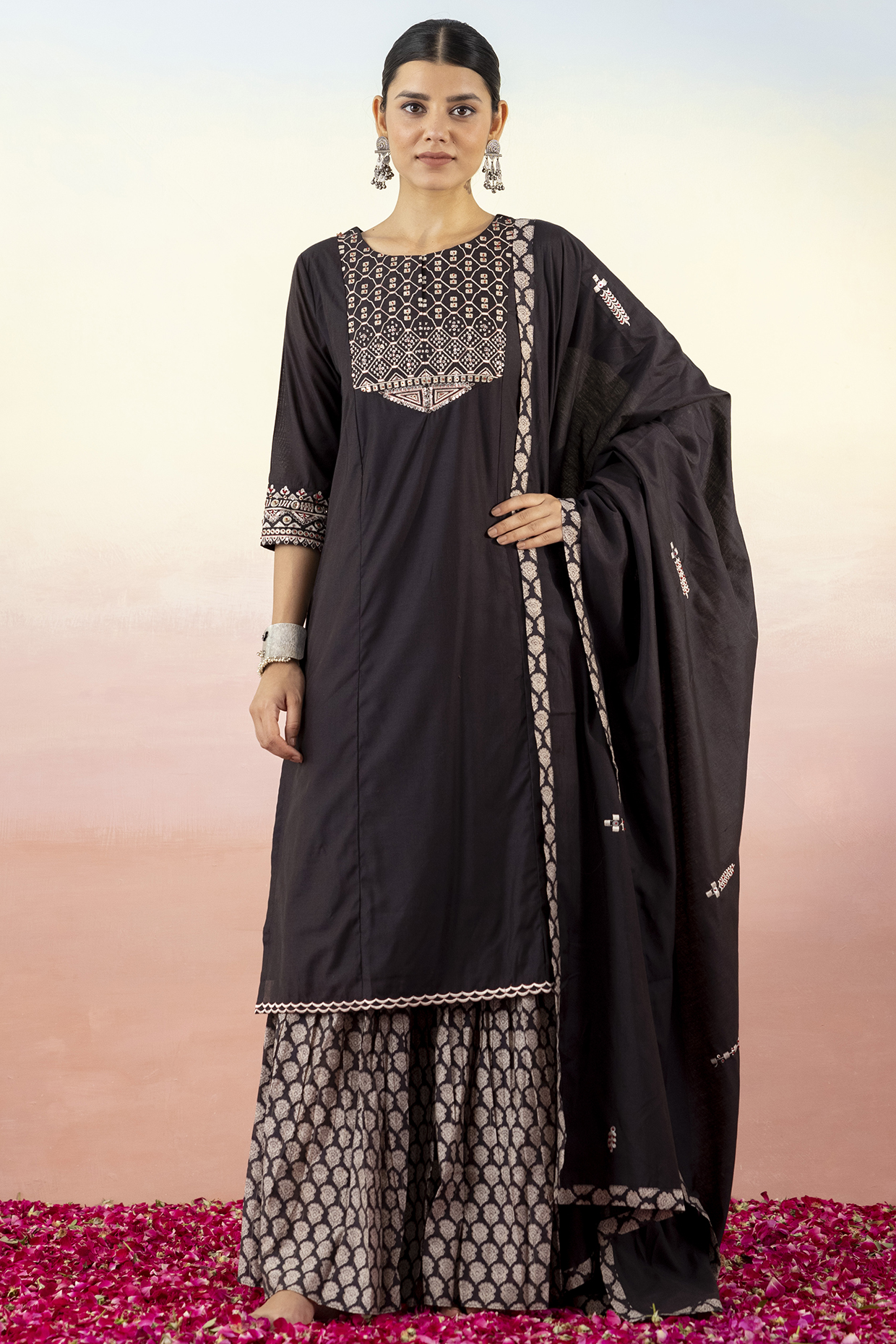 Black Embroidered Kurta Set by Basanti - Kapde aur Koffee