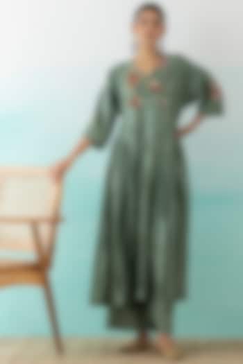 Fern Green Embroidered Kurta Set by Basanti - Kapde aur Koffee at Pernia's Pop Up Shop