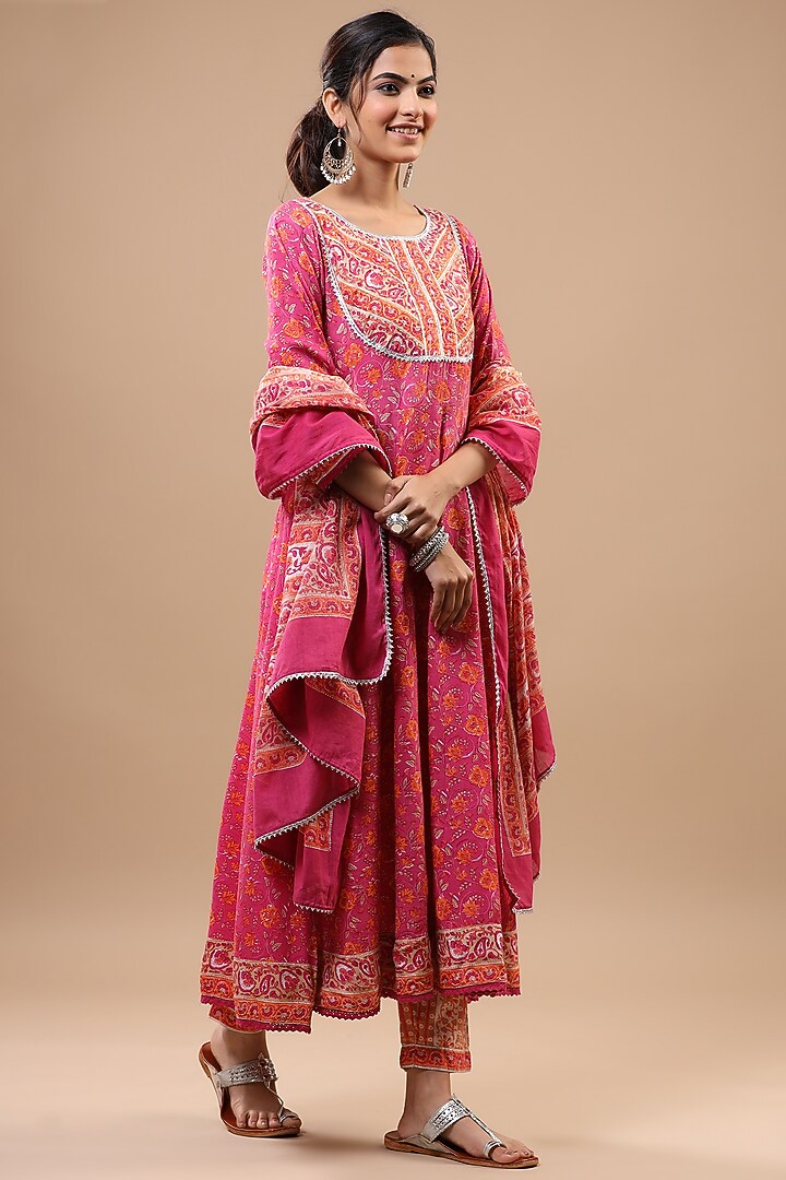 Pink Rayon Hand Embroidered Kurta Set by Bairaas at Pernia's Pop Up Shop