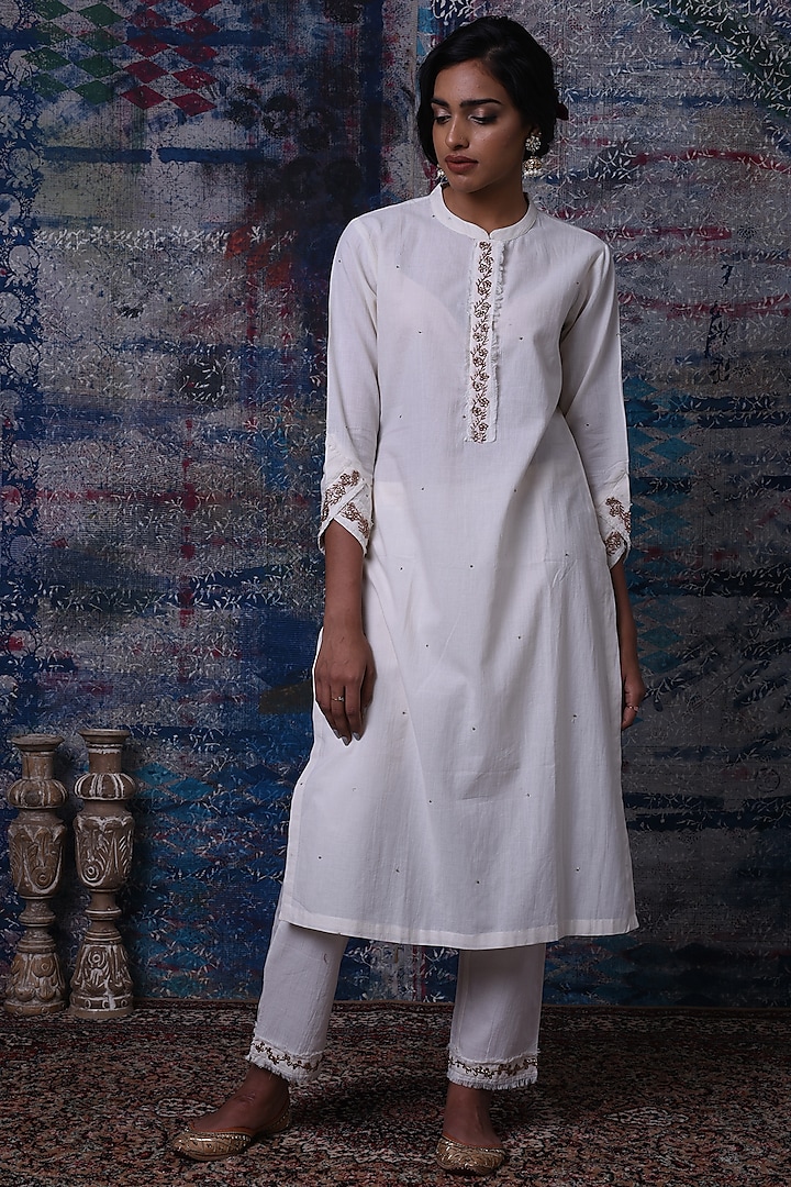 Off-White Cotton Embroidered Kurta Set by Barahmasi at Pernia's Pop Up Shop