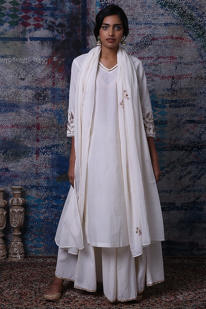 Off-White Cotton Sequins Embroidered Kurta Set by Barahmasi