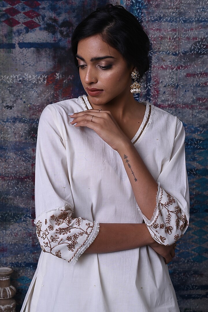 Off-White Cotton Sequins Embroidered Kurta Set by Barahmasi at Pernia's Pop Up Shop