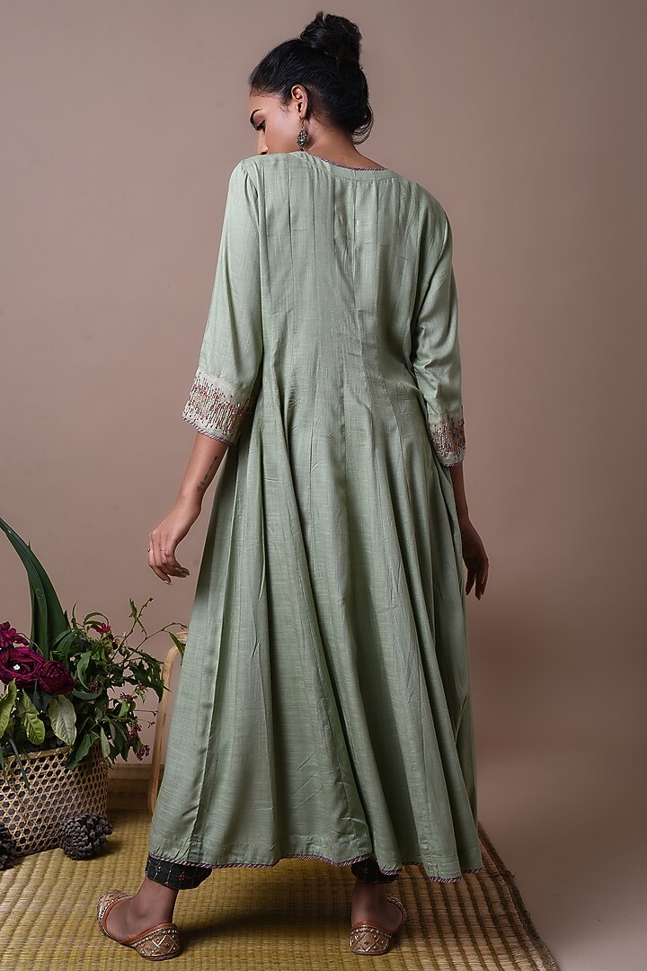Green Embroidered Kurta Set by Barahmasi at Pernia's Pop Up Shop