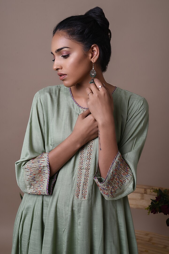 Green Embroidered Kurta Set by Barahmasi at Pernia's Pop Up Shop