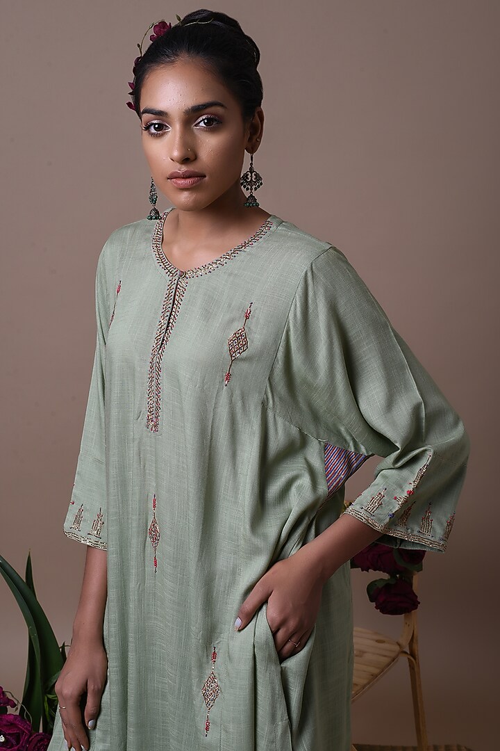 Green Rayon Slub Embroidered Kurta Set by Barahmasi at Pernia's Pop Up Shop
