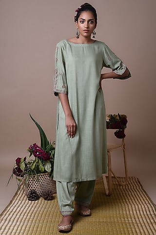 Green Bead Embroidered Kurta Set by Barahmasi
