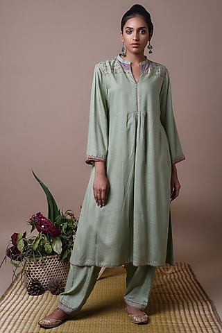 Green Dabka Embroidered Kurta Set by Barahmasi