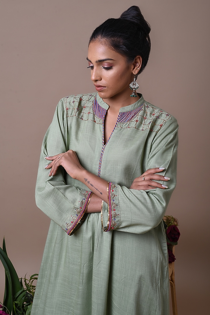 Green Dabka Embroidered Kurta Set by Barahmasi at Pernia's Pop Up Shop