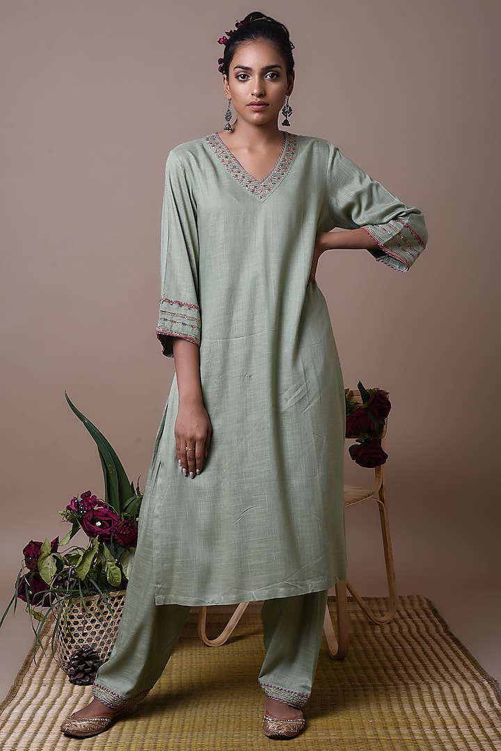 Green Rayon Slub Kurta Set by Barahmasi