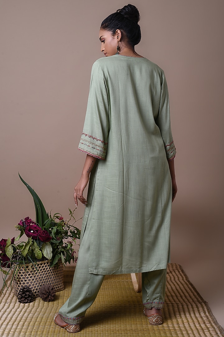 Green Rayon Slub Kurta Set by Barahmasi at Pernia's Pop Up Shop