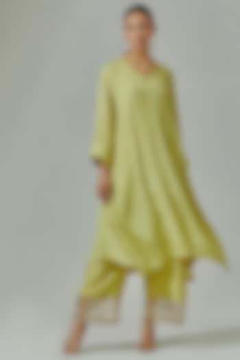 Lime Green Muslin Asymmetric Kurta Set by Basanti - Kapde aur Koffee at Pernia's Pop Up Shop