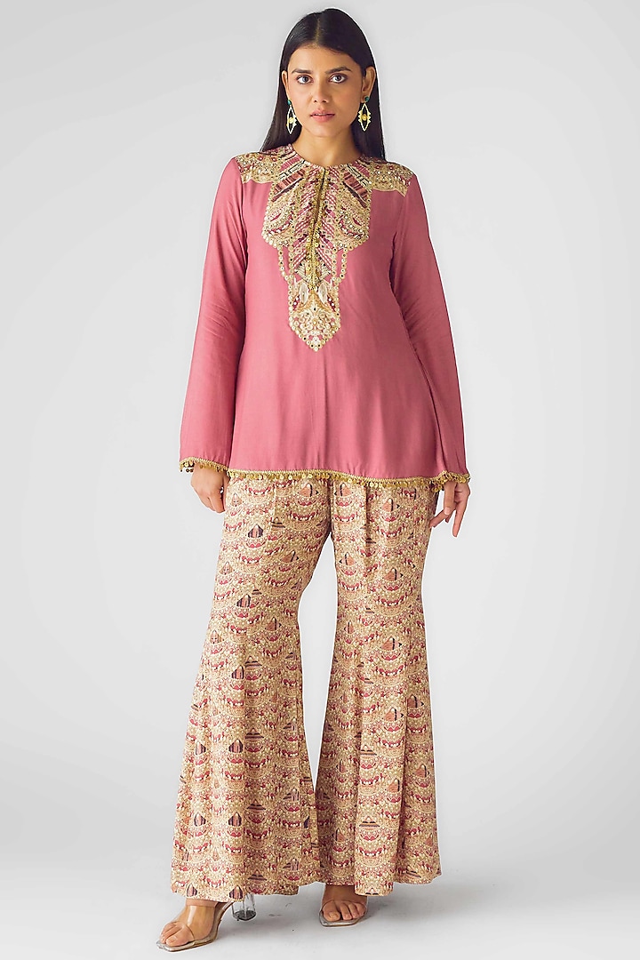 Pink Muslin Sequins Embroidered Kurta Set by Basanti - Kapde aur Koffee at Pernia's Pop Up Shop