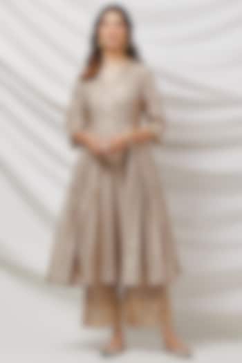 Beige Cotton Silk Embroidered Kurta Set by Basanti - Kapde aur Koffee at Pernia's Pop Up Shop