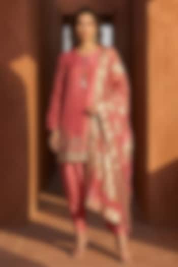 Pink Banarasi Kurta Set by Basanti - Kapde aur Koffee at Pernia's Pop Up Shop
